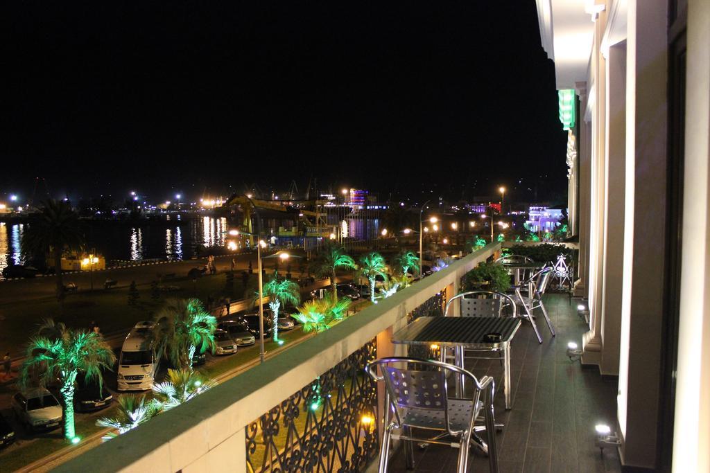Connect Hotel Bar & Terrace Batoemi Buitenkant foto